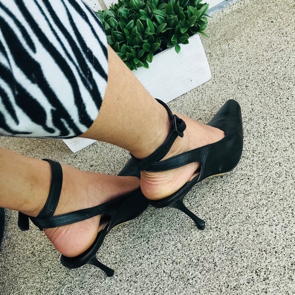 Manolo Blahnik Black ankle Strap shoes size 39.5 - Picture 2 of 8